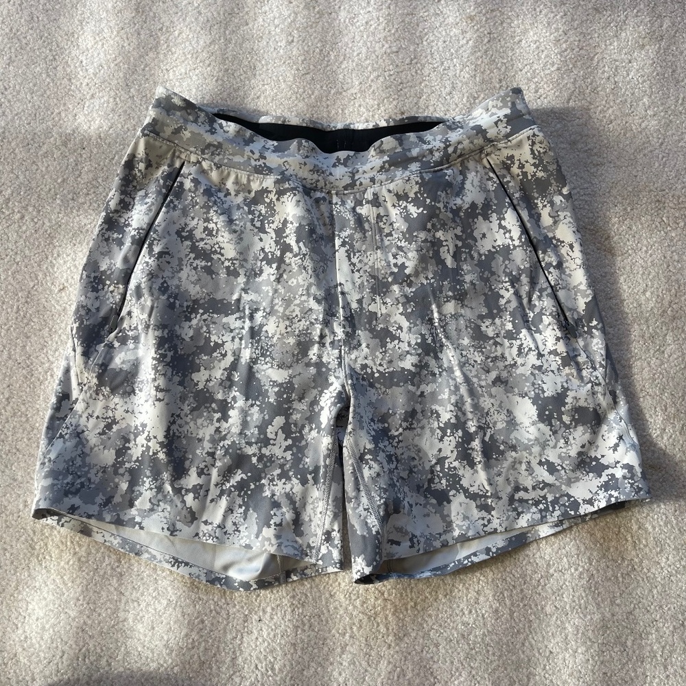 Lululemon Balancer Short 6” – Black/White Camo, M | Like New